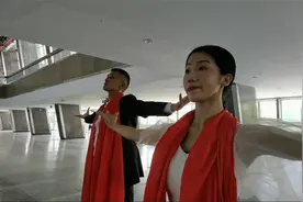 巴蜀儿女心向党丨“00后”练出“熊猫臂”来听演出背后的故事图片