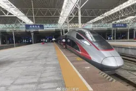 成渝地区首次开行至张家界、银川方向直达动车组图片
