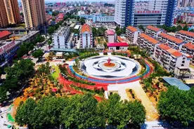 莱阳老剧院变身城市中心公园图片