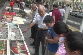 河南老人自费20多万搜集红色藏品，走遍全国办义展图片