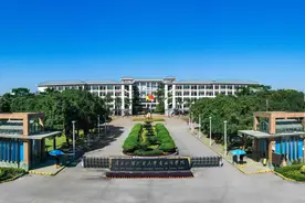 广外南国商学院今年计划招生1793人，本科批次设置5个专业组图片