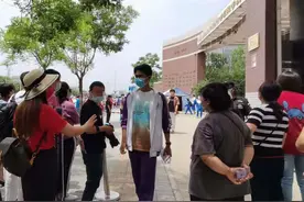 Qing调查丨高考志愿咨询生意火爆 为你服务的“规划师”可能三天速成图片