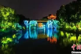 扬州瘦西湖夏日夜游：犹如穿越千年的诗意长卷图片