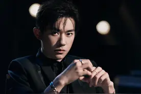 蒂芙尼携手全球品牌代言人易烊千玺，演绎全新Atlas X系列广告大片图片