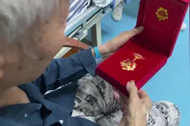 长沙86岁老人已有54年党龄：“交党费、学党课是我应尽的义务”图片