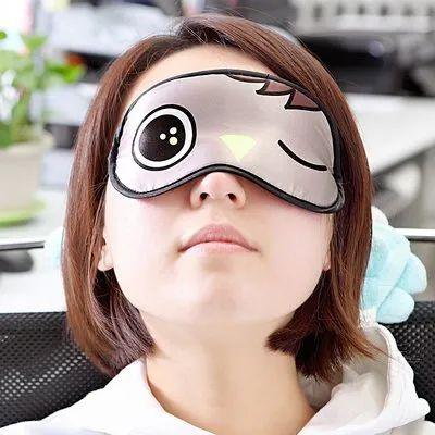 天天裸眼刷手机,感觉眼睛快废了?需要做个中药冰敷眼部SPA了