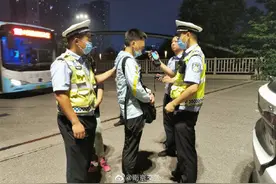 女儿劝阻不听 爸爸酒驾被查图片