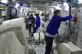 网友催更的“太空吃播”，终于来了图片