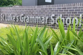 “真诚大方得1分，处女得6分”让男生给女生打分澳大利亚一中学被批图片