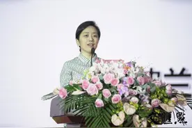 毕业典礼舞台，他们是真正的“明星”图片