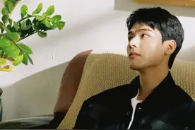 龚俊晒《沉睡花园》杀青照 逆光下侧脸轮廓分明毫无死角图片