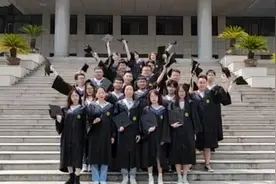 29人“学霸班”有26人读研，直博生5名视频封面