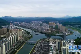 沿着高速看中国丨路通产业兴 竹山换新颜图片