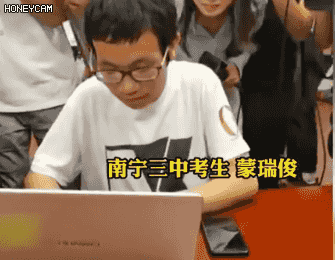 首届电竞专业毕业生现身揭秘：除了打游戏还要学高数，毕业成了香饽饽图片