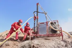 石油人在中国的最西端找油气图片