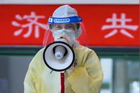 《中国医生》女性力量特辑 袁泉宋佳张子枫真情投入传递勇气与希望视频封面