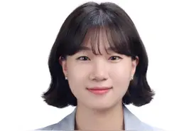 文在寅提名95后女大学生做秘书 引发韩国网民争议图片