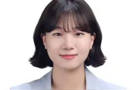 文在寅提名95后女大学生做秘书 引发韩国网民争议图片