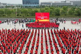 刘国梁李宁等奥运健儿齐聚威海南海 唱响赞歌颂党恩图片