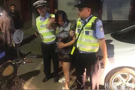 孕妇下夜班骑车摔倒街头，新洲交警紧急送医图片
