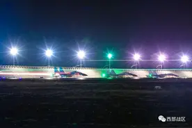 暗夜出击，战斗在云端打响图片