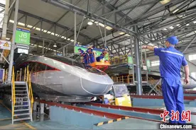 探访新型“复兴号”：盲文车厢、无线充电、免费WiFi 旅客乘坐更舒适图片