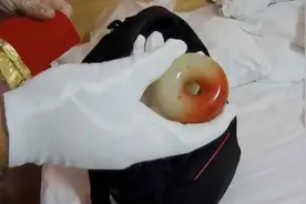山西男子精心设计火车上下药，抢走同伴“价值百万”血玉，结果只值100元图片