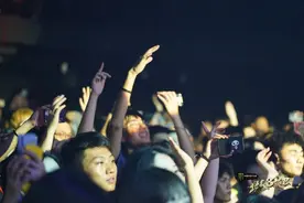 顶尖rapper齐聚山城！《地表8英里》live show首站嗨翻重庆图片