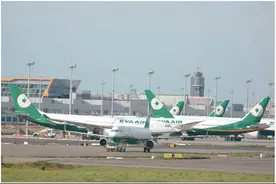 立荣飞厦门一航班上8人确诊！台媒：这可能是台湾对外输出疫情案例最多航班图片