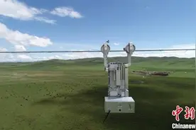 机器人空中带电消缺 高原“绿电”稳稳送中原图片