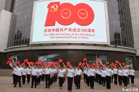 平原商场党旗红——写在中国共产党建党１００周年之际图片