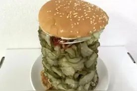 损！汉堡品牌发图嘲讽“双逆足”莫拉塔，糟糕表现更遭球迷谩骂图片