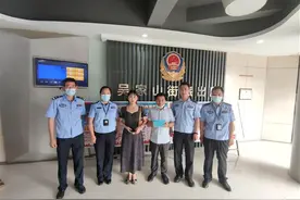 共享单车里发现五万元现金，东西湖民警接力寻回失主图片