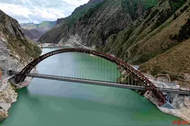 拉林铁路今日通车，拉萨至林芝缩短至3小时！西藏进入电气化铁路时代图片