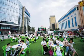石家庄市民族路步行街越夜越精彩图片