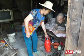 不简单！张家界这位长嫂悉心照顾瘫痪小叔39年图片