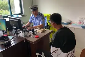昨晚酒劲还未醒早上驾车逆行，驾驶员被记15分罚款1200元图片