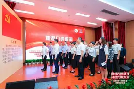 光明乳业与光明中学举办党建联建活动图片
