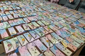 高校毕业礼物竞争太激烈了！网友：我就等录取信息了图片