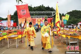 中国唯一毛南族自治县庆祝传统节日“分龙节”图片