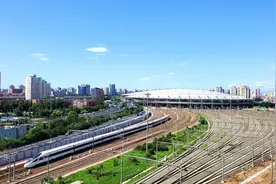 记者专访京沪高铁总经理：“中国最忙”高铁建成十年 最高日发79.8万人次图片