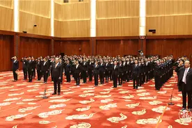 誓言铿锵 责任在肩！全省各地举行新党员代表入党宣誓活动图片