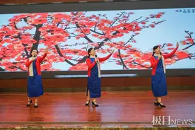 用经典曲目回顾百年征程，湖北省地方金融监督管理局举行庆祝建党百年文艺汇演图片