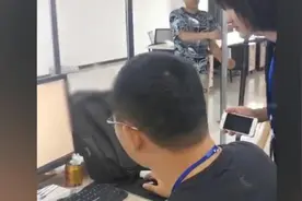 女生考638分哭着通知家人，父亲误以为考砸先安慰女儿视频封面