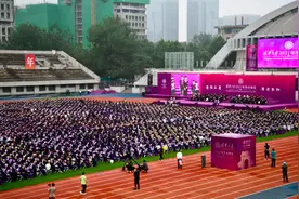 清华大学2021年研究生毕业典礼，校长寄语：乘势而上，鲲鹏击浪从兹始图片