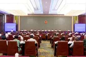 苏州市人大常委员会决定任免名单，查颖冬任市政府副市长图片