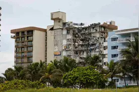 美国垮塌公寓内159人下落不明，幸存者：感觉被导弹击中图片