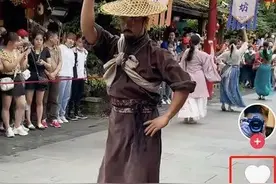 100多万点赞！杭州“林冲”突然爆火，一段舞蹈把网友逗乐了：气质拿捏得死死的图片