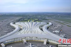 广州白云机场三期扩建再迎重大节点 T3航站楼开工图片