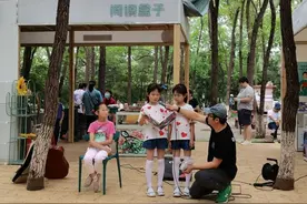 蒋一谈的诗歌盒子：没有屋顶的诗歌大课堂图片